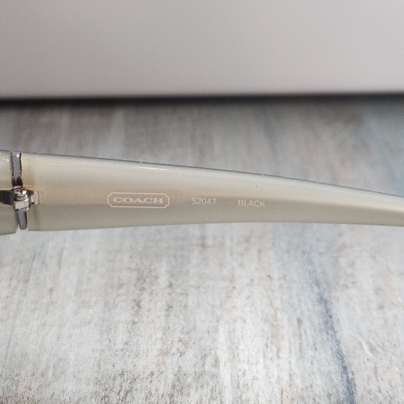 COACH NWT WOMEN'S SUNGLASSES - Picture 3 of 4